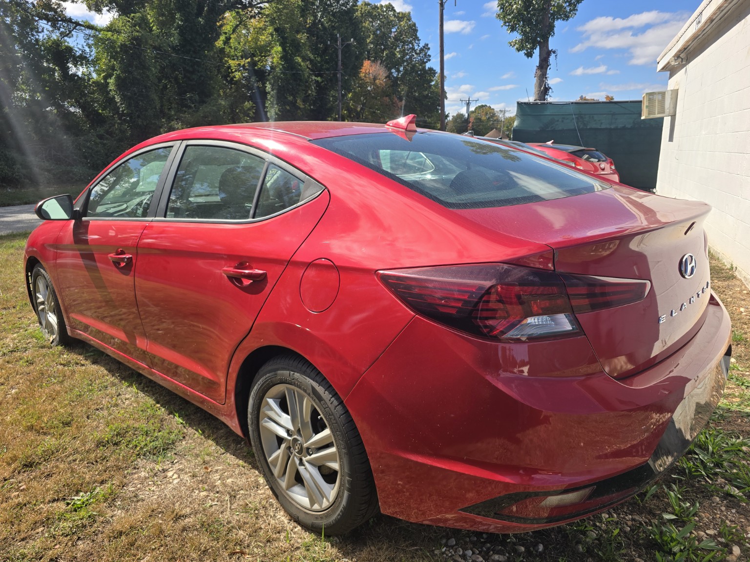 Original Elantra vehicle photo 4