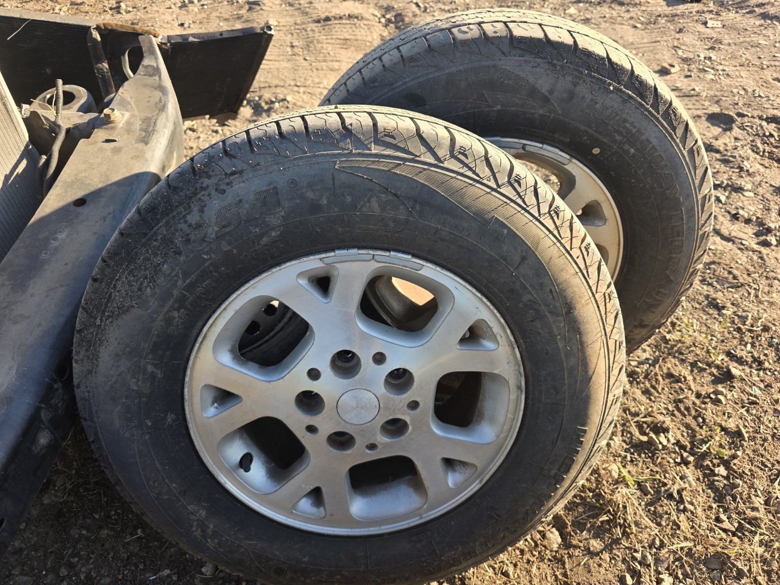 Original seller photo 3 of Jeep tire and wheel set
